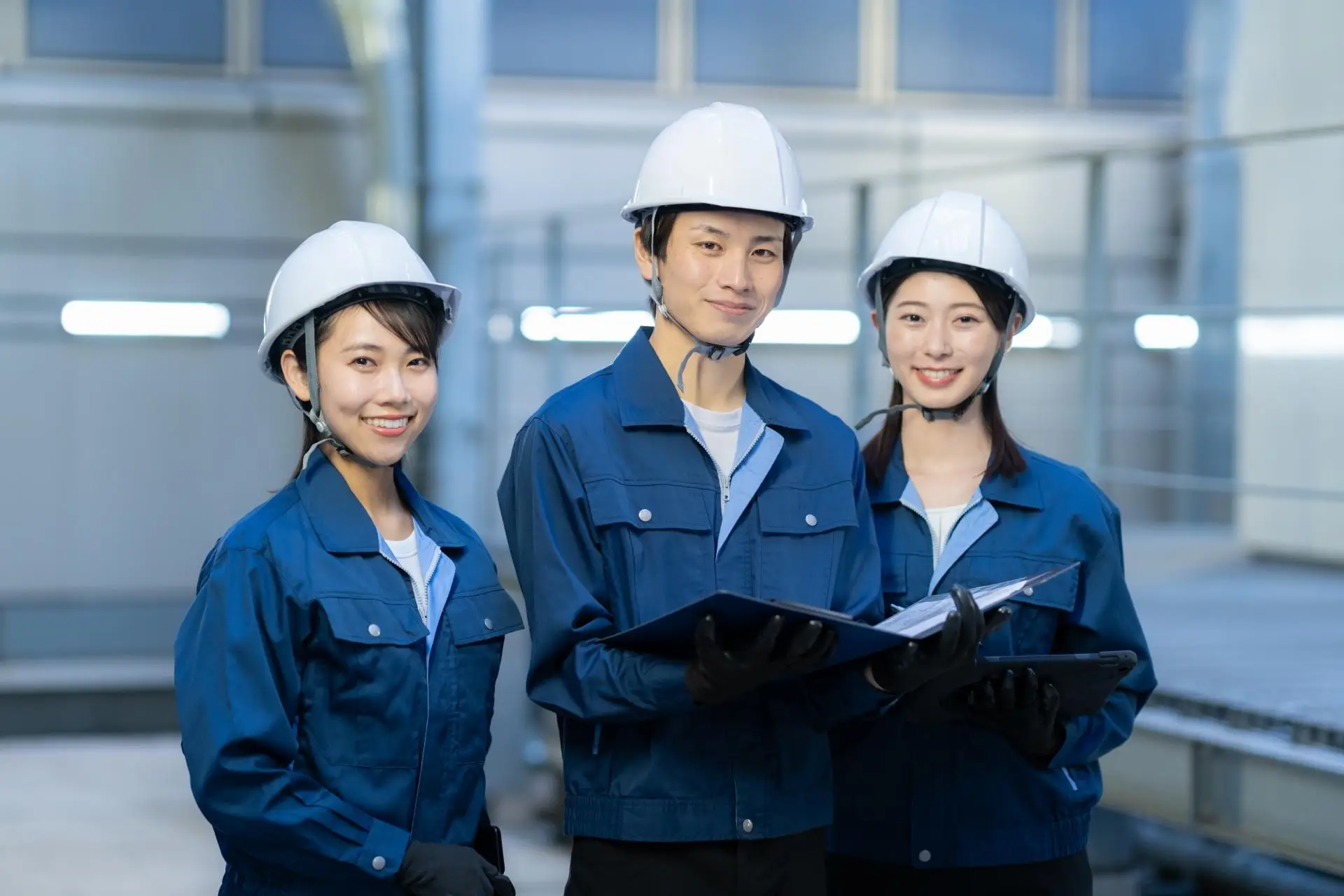 忍野村＜がっちり稼ぎたい！一週間ごとの交代勤務！同じ作業の繰り返し＞射出成型機のオペレーター【3937】